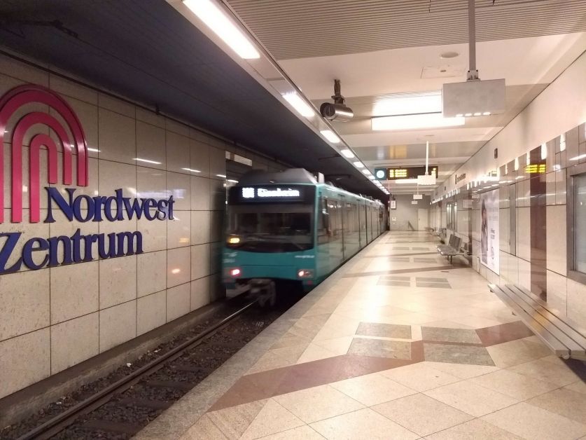 Zwölfeinhalb Stunden In Frankfurt Bahn Fahren Ein Selbstversuch